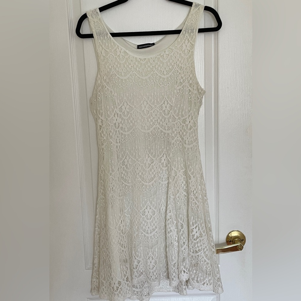 White Sleeveless Lace Cocktail Dress